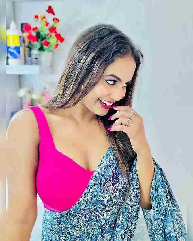 Dildo Hating & Black Cocks Loving VIP Model Escort in Bangalore