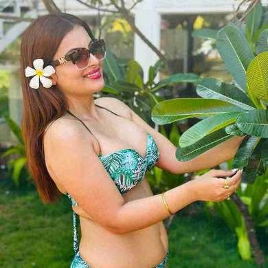 Twinkle is a party loving Bangalore teenage escort